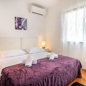 Rooms&apartments Zelux Appartement Split