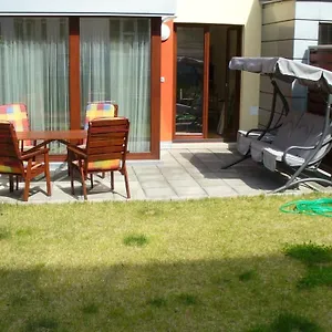 Garden With Garage In Apartmán