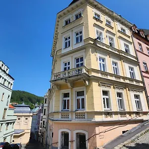 https://centrum-divadelni.karlovyvary-hotels.com