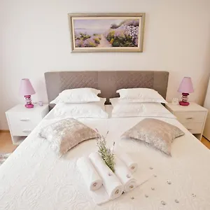  Apartamento Satureja Montana Croacia