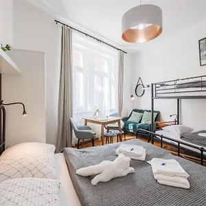 Bright Downtown Apartament